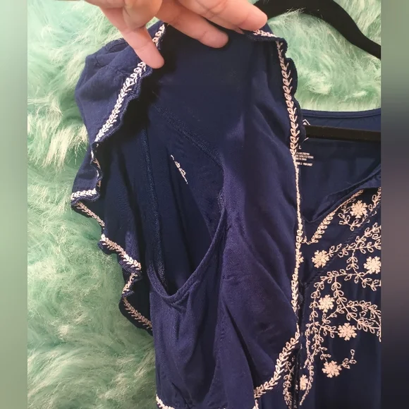 St John's Bay Blue and White Floral Print Short Ruffle Sleeve Top Size L - Picture 7 of 8